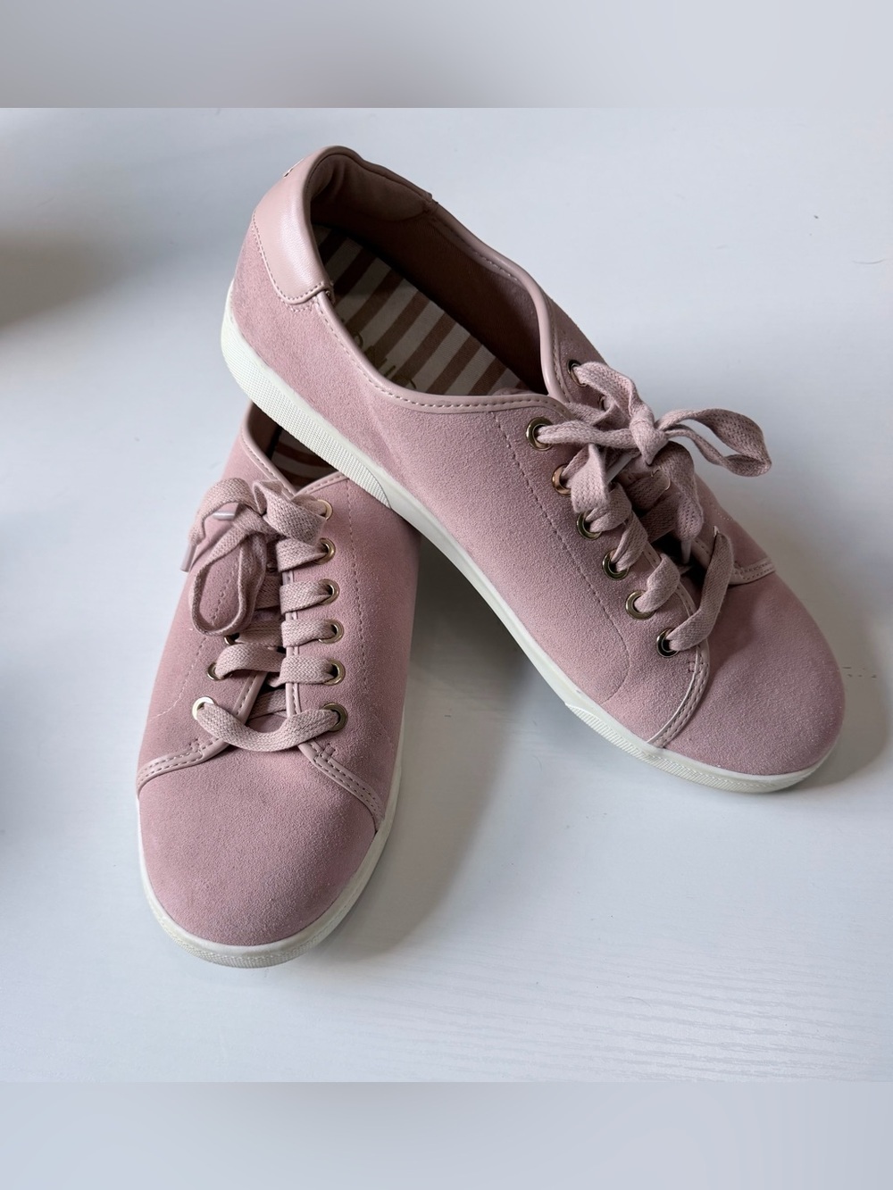 Vionic Sunny Brinley Suede Orthotic Walking Sneakers Pink Blush EUC - Size 9